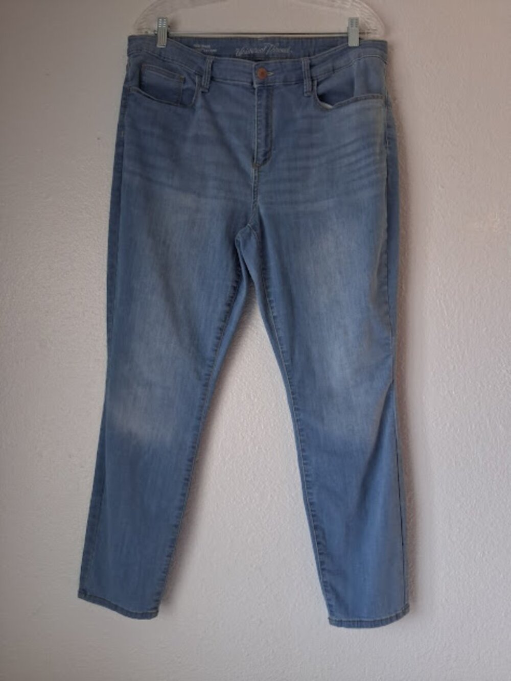 Universal Thread women's size 16/33 light wash jeans